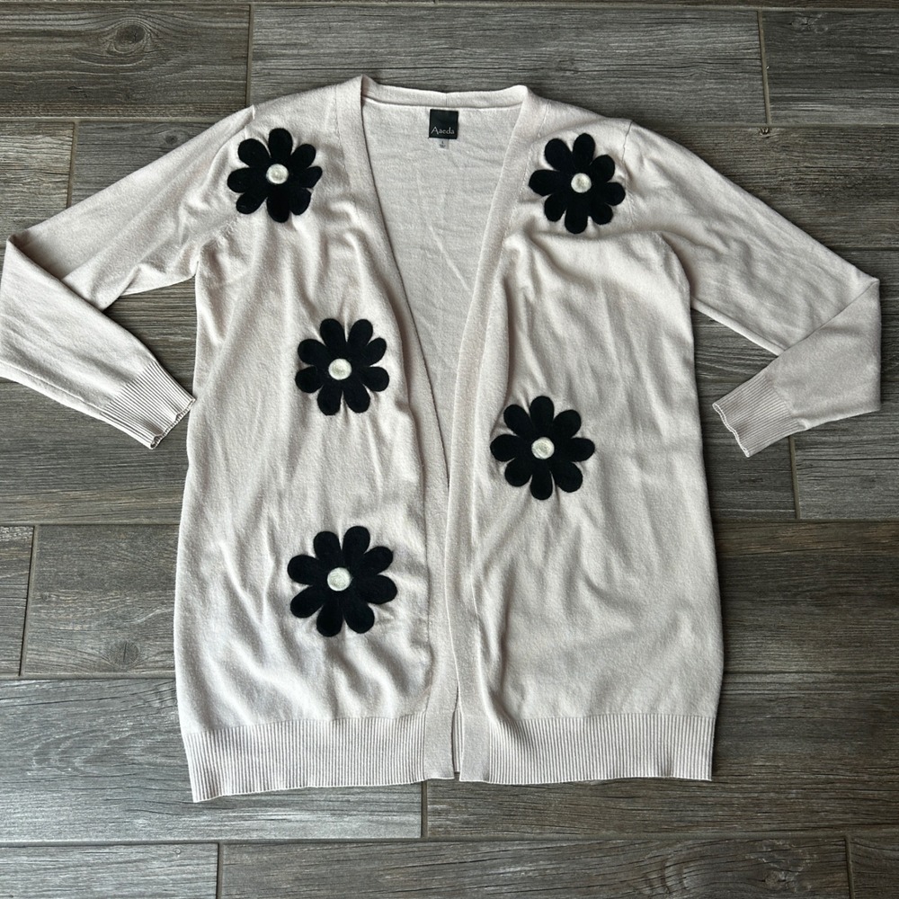 Aaeda Women's Beige Cardigan Sweater‎ Black Flower Applique Size L Hippie Boho